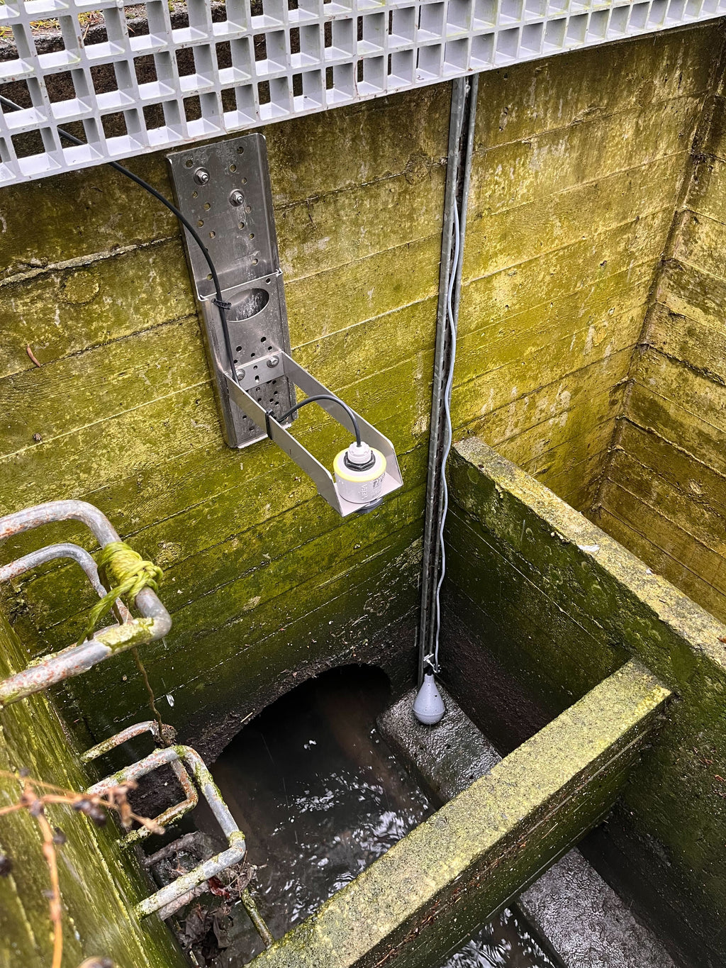 Wastewater pack water level & flow (C11)